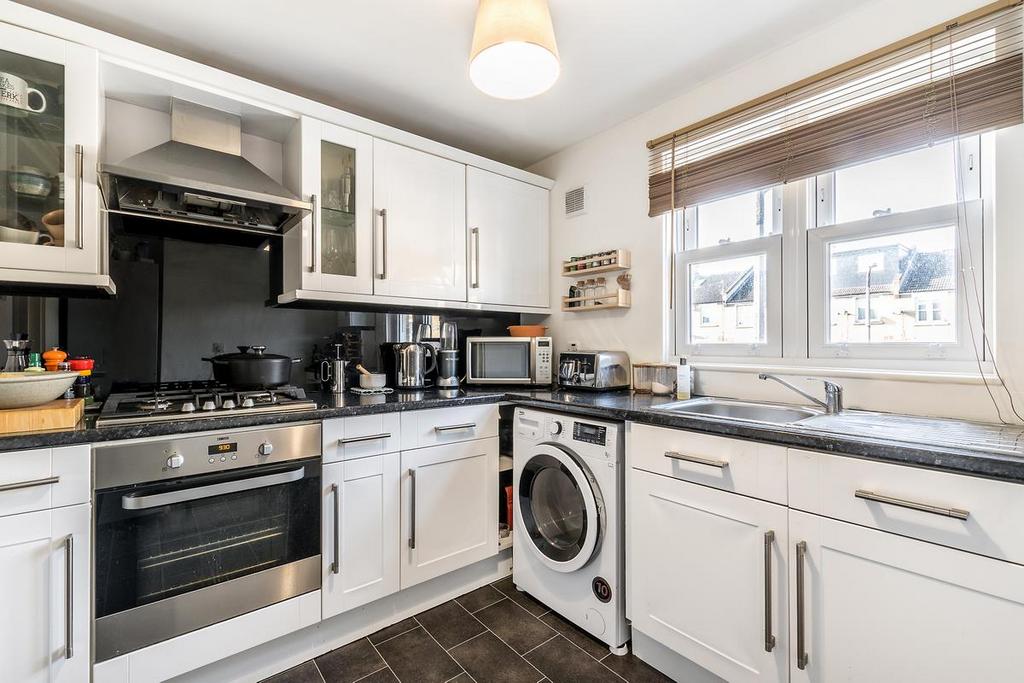 Bernards Close SE27-7.JPG