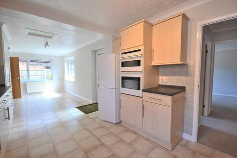 25 Barsham Drive, South Wootton, King's Lynn, PE30 3TT