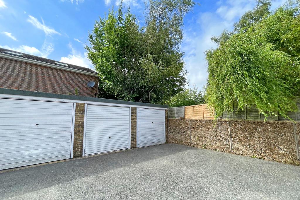 Holmwood Court, Keymer Road, Hassocks, West Sussex, BN6 8AS Garage £
