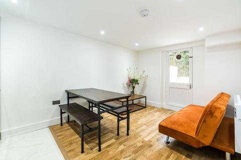 3 bedroom flat to rent, London NW5