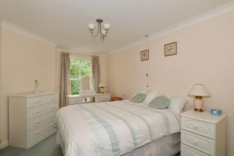 2 bedroom flat for sale, Glen View, Gravesend, Kent