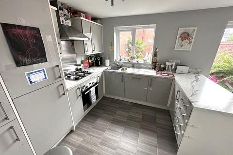 3 bedroom detached house for sale - Upton Drive, Burton-on-Trent, DE14