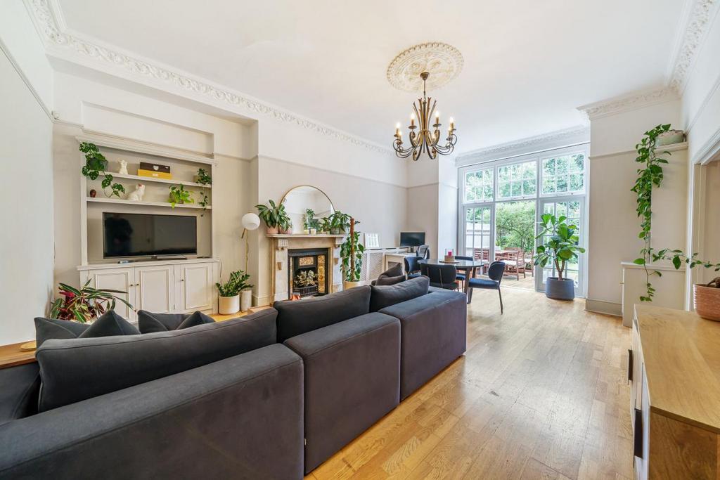 Keswick Road, Putney 2 bed flat for sale £875,000