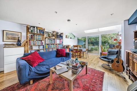 9 Shepherds Close, London, N6 5AG