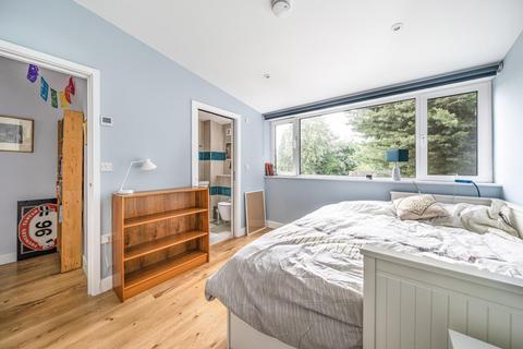 9 Shepherds Close, London, N6 5AG