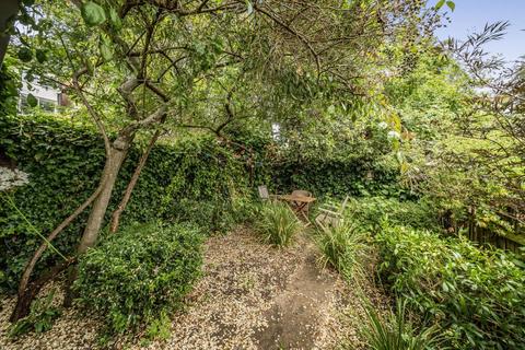 9 Shepherds Close, London, N6 5AG