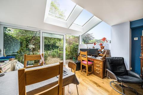 9 Shepherds Close, London, N6 5AG