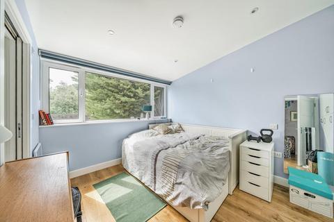 9 Shepherds Close, London, N6 5AG