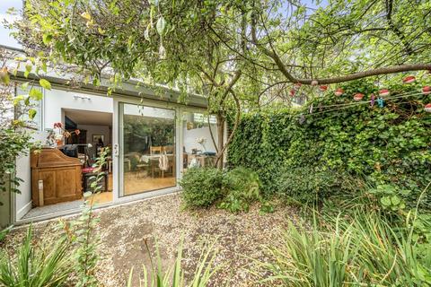 9 Shepherds Close, London, N6 5AG