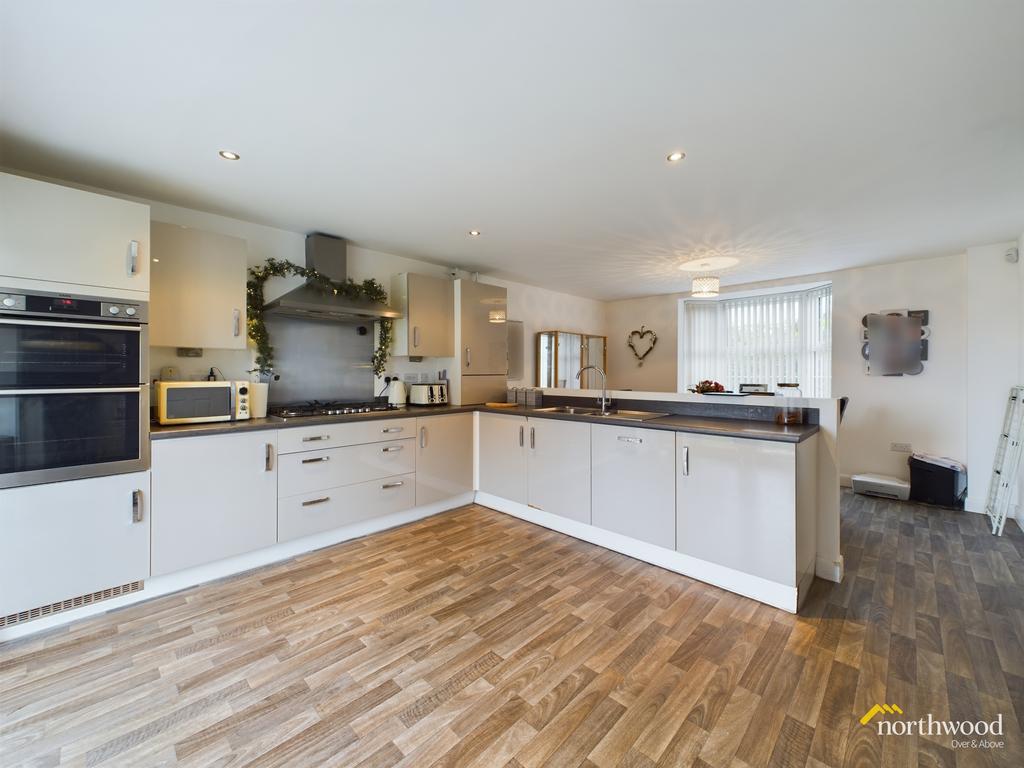 Ridding Drive, Crewe, CW1 4 bed detached house £325,000