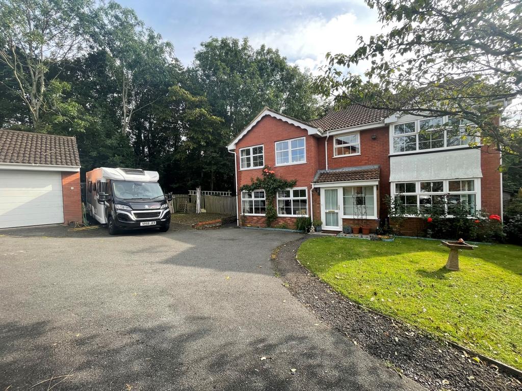 Lime Avenue Buckingham 5 bed detached house £635,000