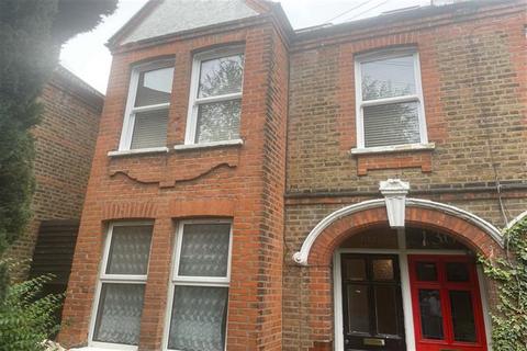 2 bedroom apartment to rent, Winns Avenue, London, E17