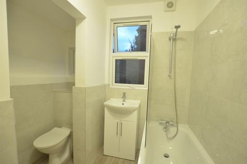 2 bedroom apartment to rent, Winns Avenue, London, E17