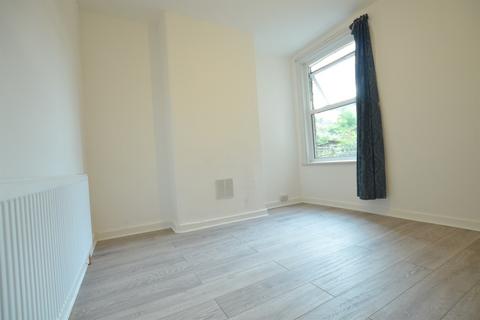 2 bedroom apartment to rent, Winns Avenue, London, E17