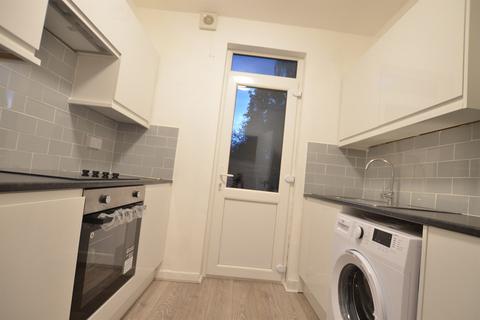 2 bedroom apartment to rent, Winns Avenue, London, E17