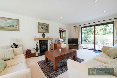 3 Beech Holt, Leatherhead, KT22 8RE
