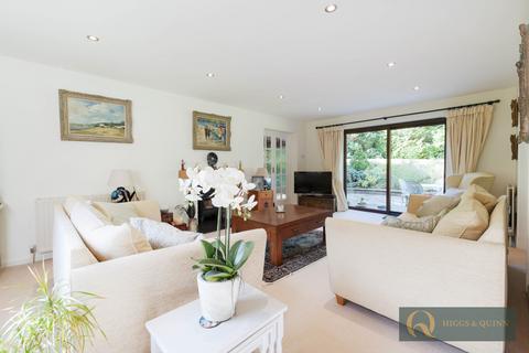 3 Beech Holt, Leatherhead, KT22 8RE