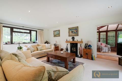 3 Beech Holt, Leatherhead, KT22 8RE