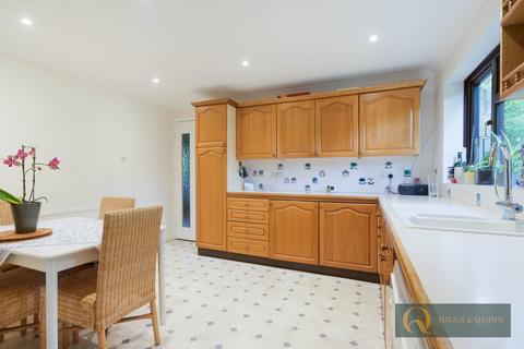 3 Beech Holt, Leatherhead, KT22 8RE
