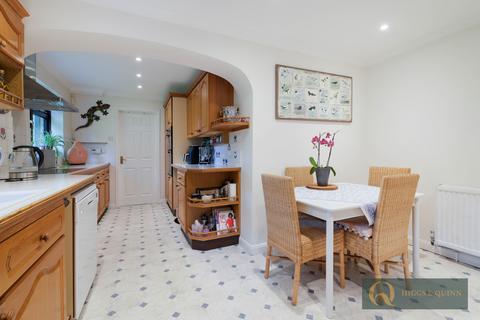 3 Beech Holt, Leatherhead, KT22 8RE