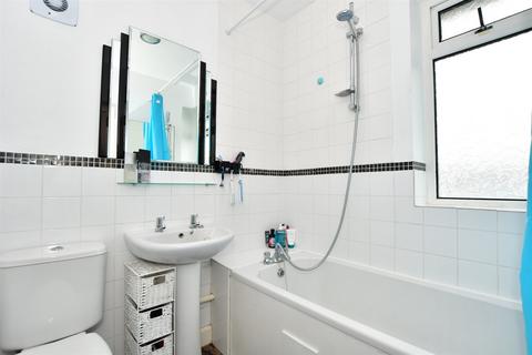 8 Angmering Way, Rustington, Littlehampton, BN16 3RA