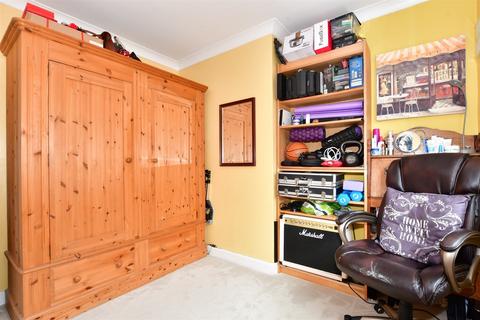 8 Angmering Way, Rustington, Littlehampton, BN16 3RA