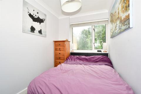 8 Angmering Way, Rustington, Littlehampton, BN16 3RA