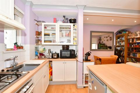 8 Angmering Way, Rustington, Littlehampton, BN16 3RA