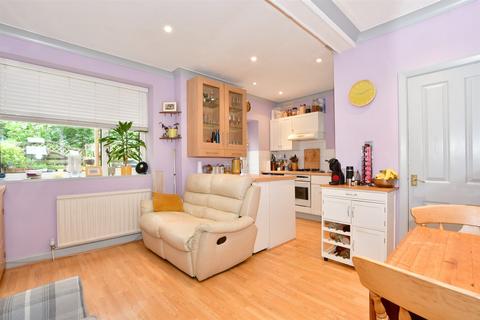 8 Angmering Way, Rustington, Littlehampton, BN16 3RA