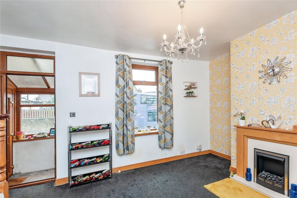 Huddersfield Road, Wyke, Bradford, West Yorkshire, BD12 2 bed end of