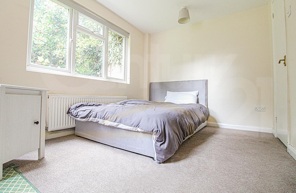 Villiers Close, SURBITON KT5 4 bed semidetached house £3,450 pcm (£