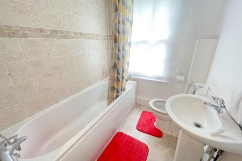 1 bedroom flat for sale, South Street, Gravesend, Kent, DA12