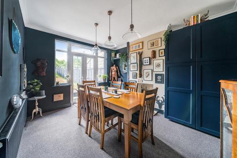 184 Langley Way, West Wickham, BR4 0DT