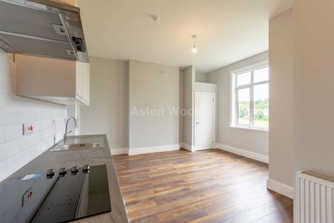 Studio to rent, Mansfield Road, Mapperley Park