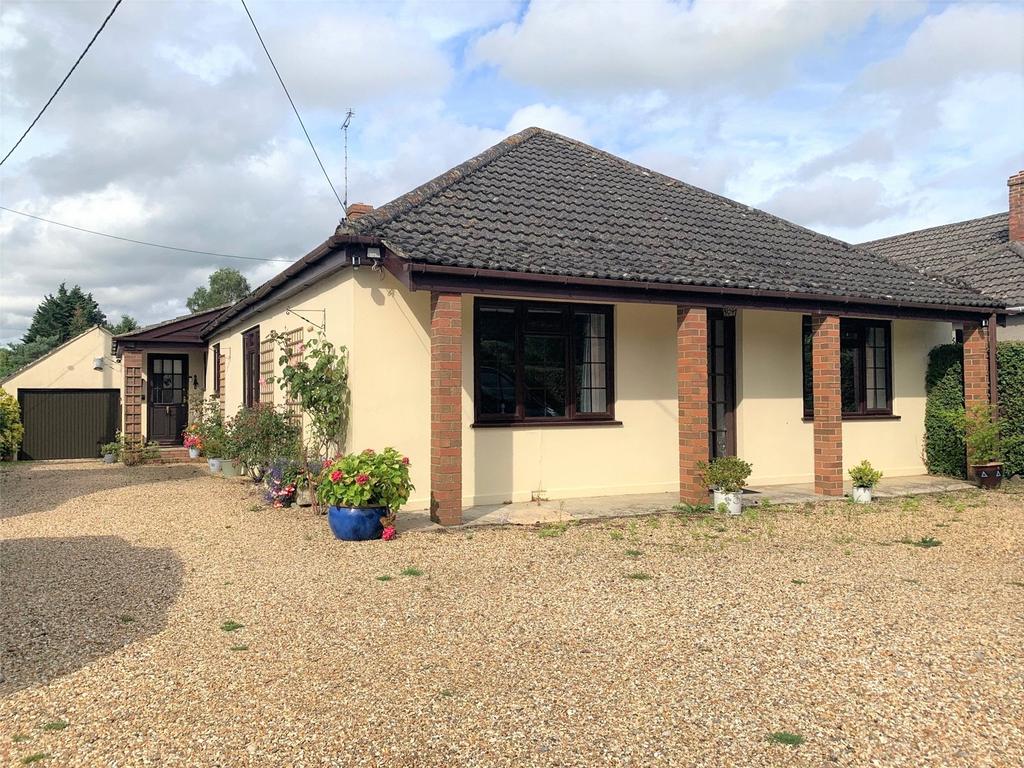 Romsey Road, East Wellow, Romsey, Hampshire, SO51 3 bed bungalow for