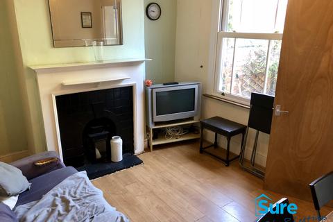 1 bedroom in a house share to rent, Metchley lane, Harborne. B17