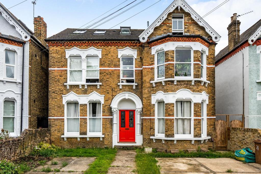 Sunderland Road, Forest Hill 2 bed flat for sale £450,000