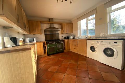 6 bedroom semi-detached house to rent, Available Now - Room - McIntyre Road