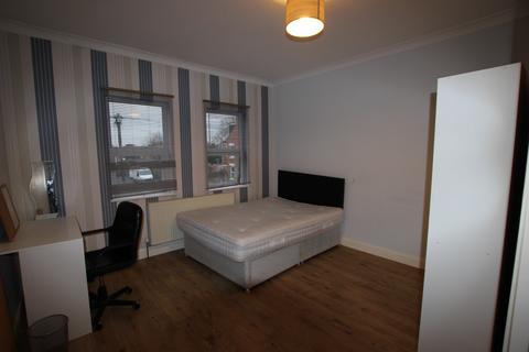 6 bedroom semi-detached house to rent, Available Now - 2 Rooms - McIntyre Road