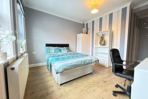 undefined, Available Now - 3 Rooms - McIntyre Road, Worcester, WR2 5LG
