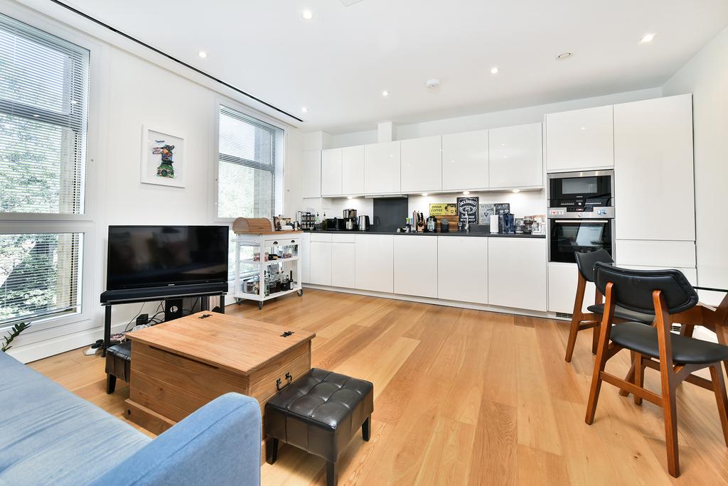 Highbury Crescent, Highbury, London, N5 2 bed apartment to rent £
