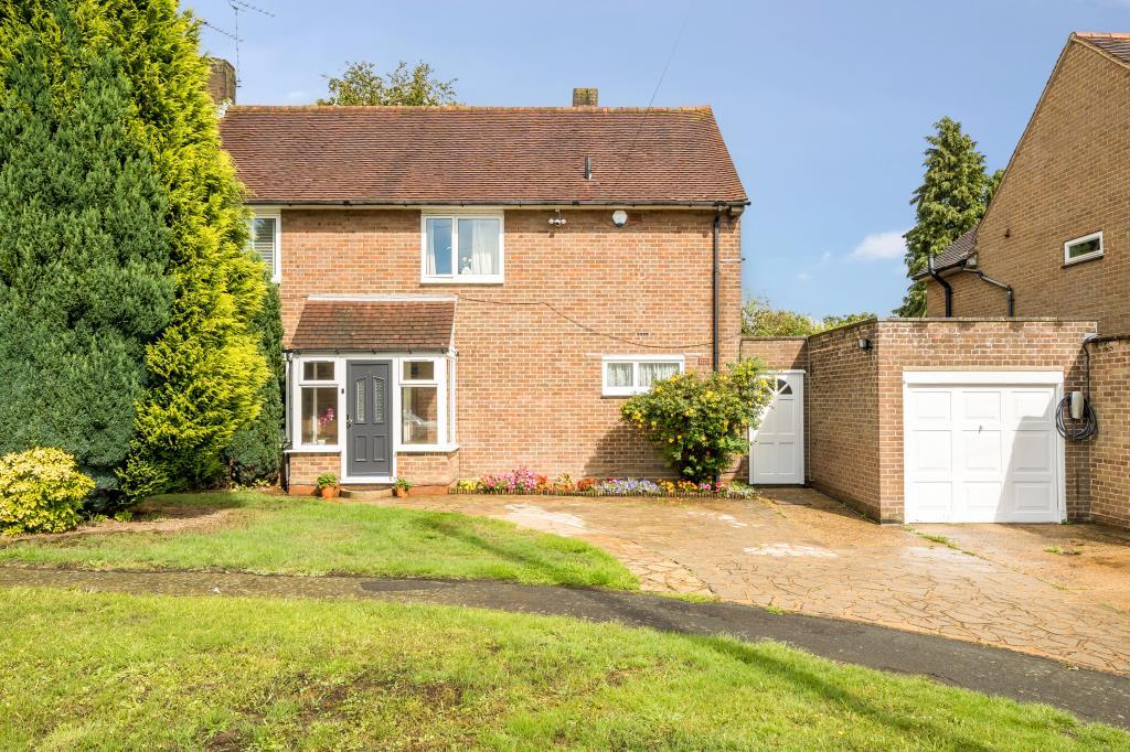 Old Field Close, Little Chalfont, Amersham, HP6 4 bed semidetached
