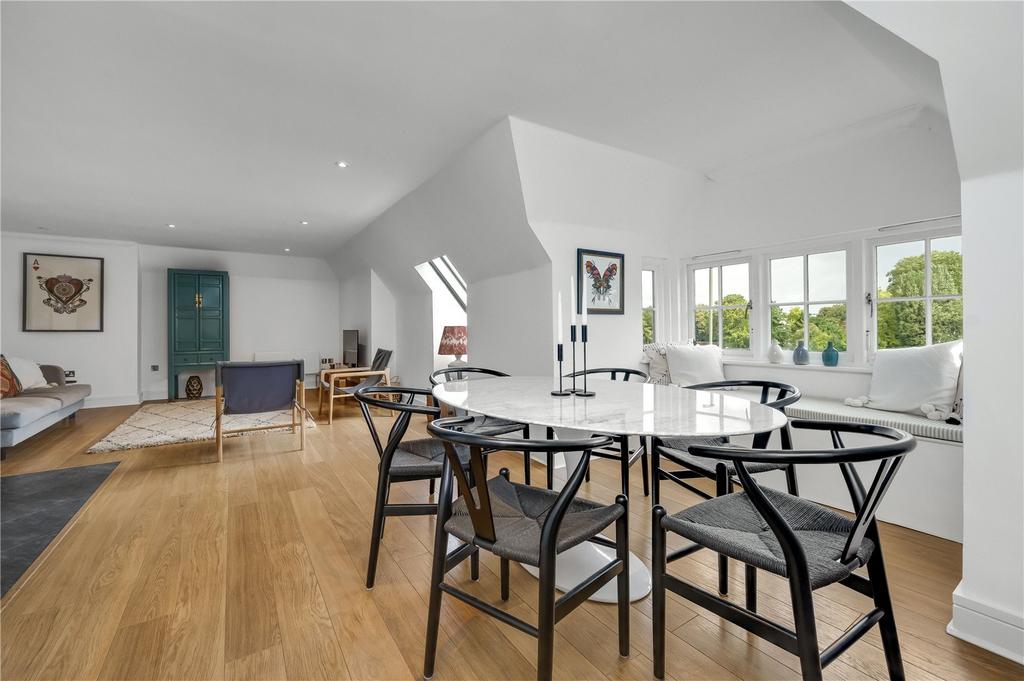 Sovereign House, Bridge Road, East Molesey, Surrey, KT8 1 bed apartment