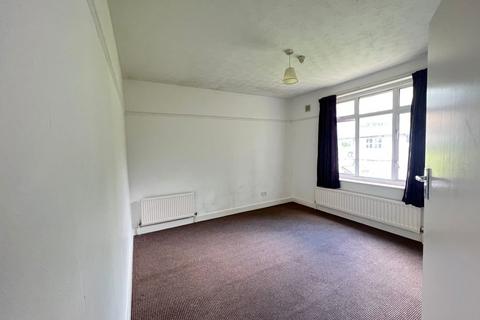 2 bedroom flat to rent, Coningsby road, Hp13