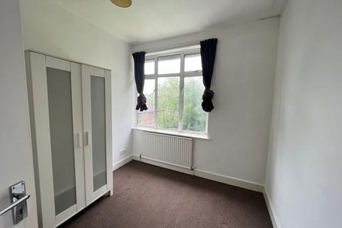 2 bedroom flat to rent, Coningsby road, Hp13