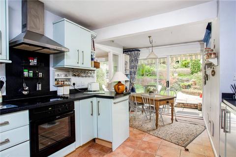 10 Fiona Close, Winchester, SO23 0HB