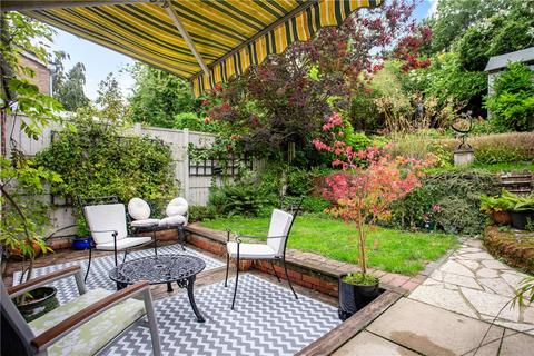 10 Fiona Close, Winchester, SO23 0HB