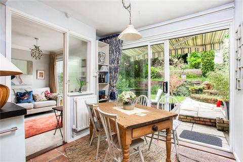 10 Fiona Close, Winchester, SO23 0HB