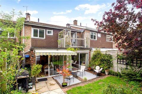 10 Fiona Close, Winchester, SO23 0HB