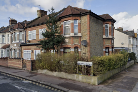 2 bedroom flat to rent, Monteagle Avenue, Barking IG11